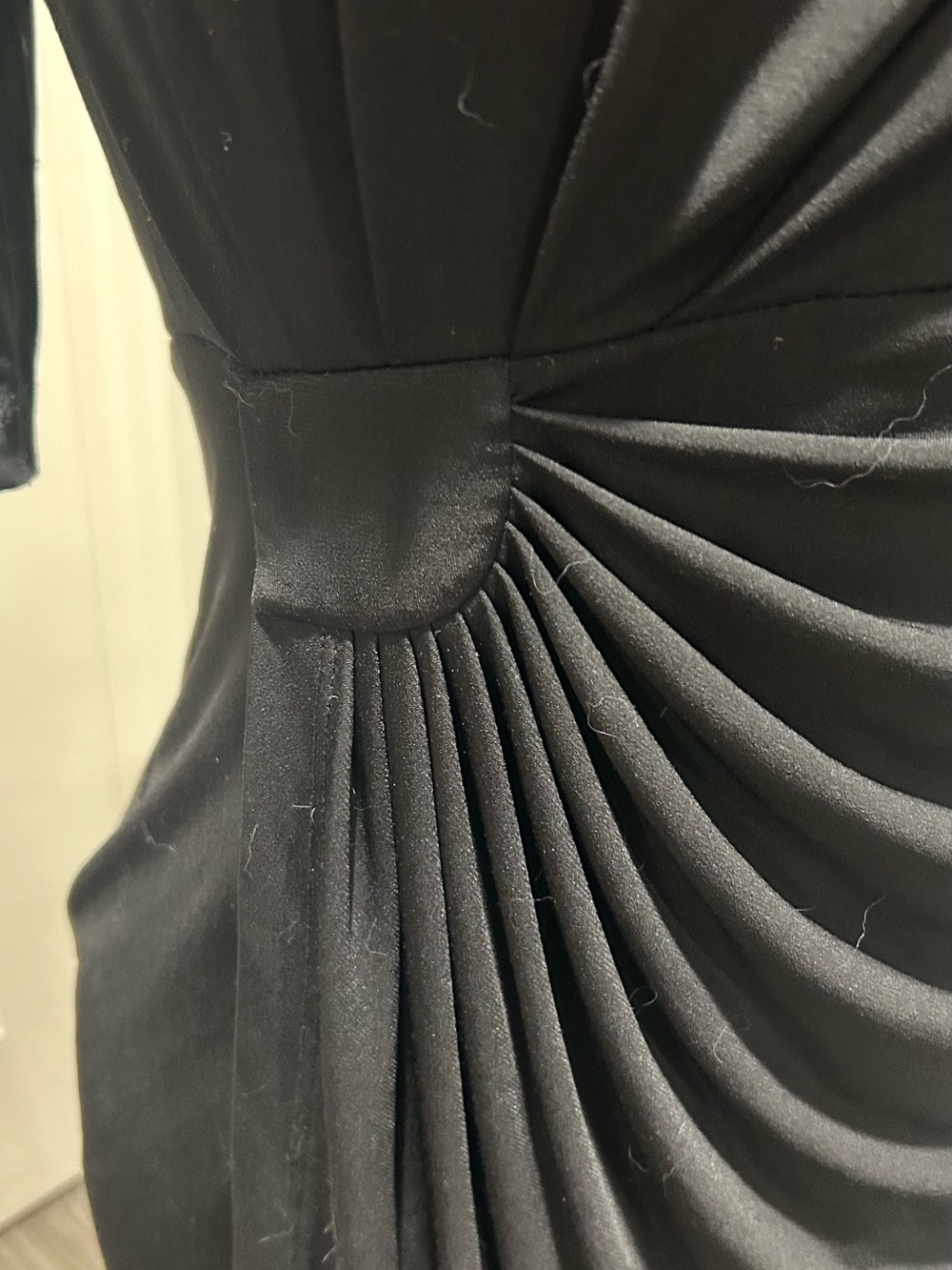 connected apparel Black Ruched Midi Sheath Dress - Picture 4 of 7
